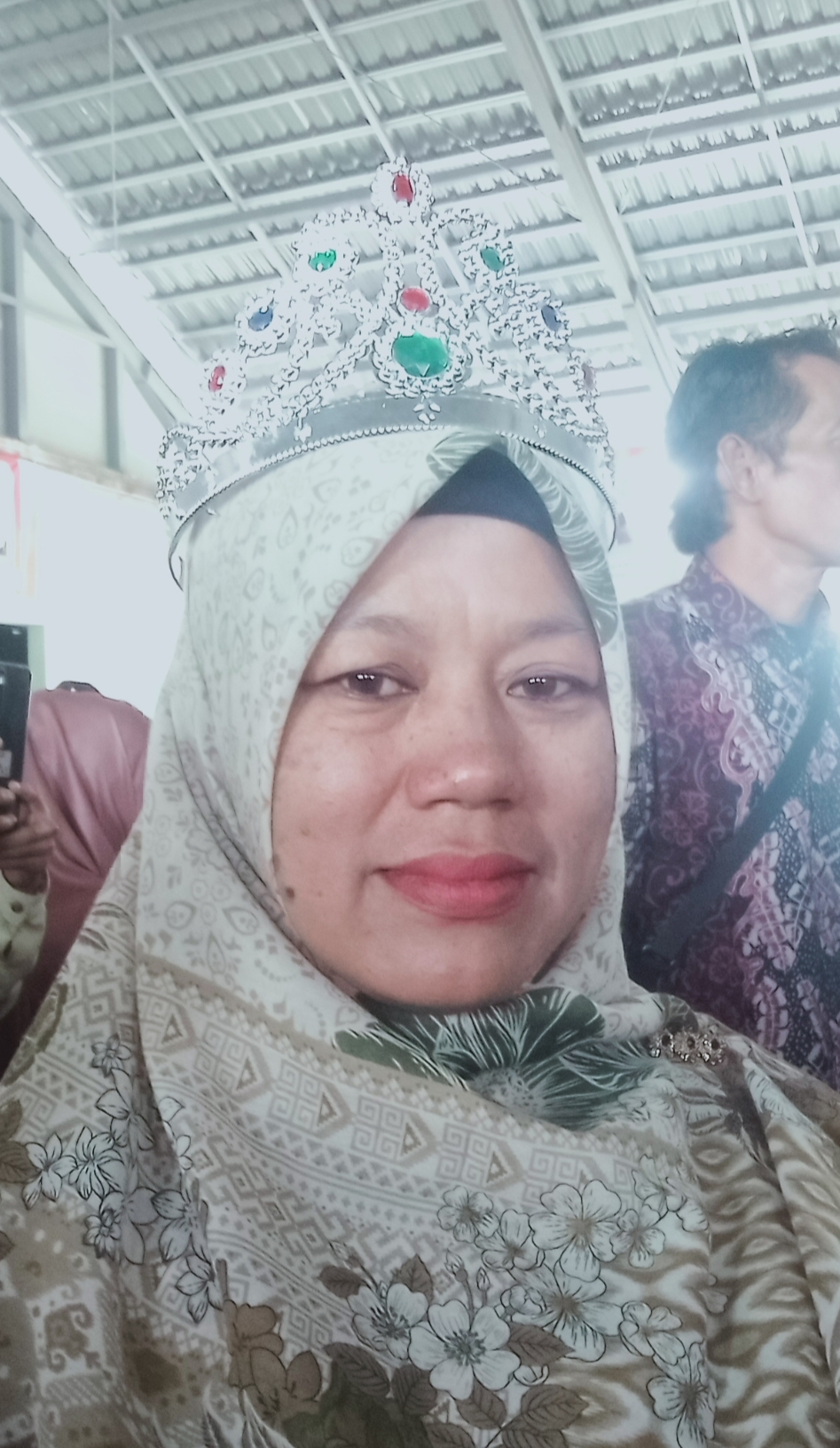 <center>Guru Fisika<br>Linda Ermawati, M.Pd</center>